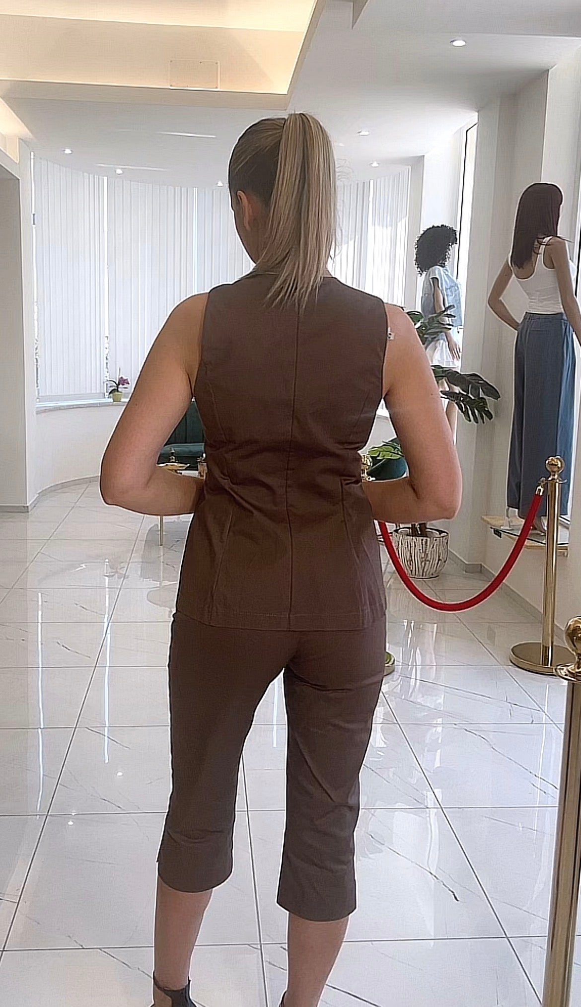 Completo donna con gilet e pantalone capri