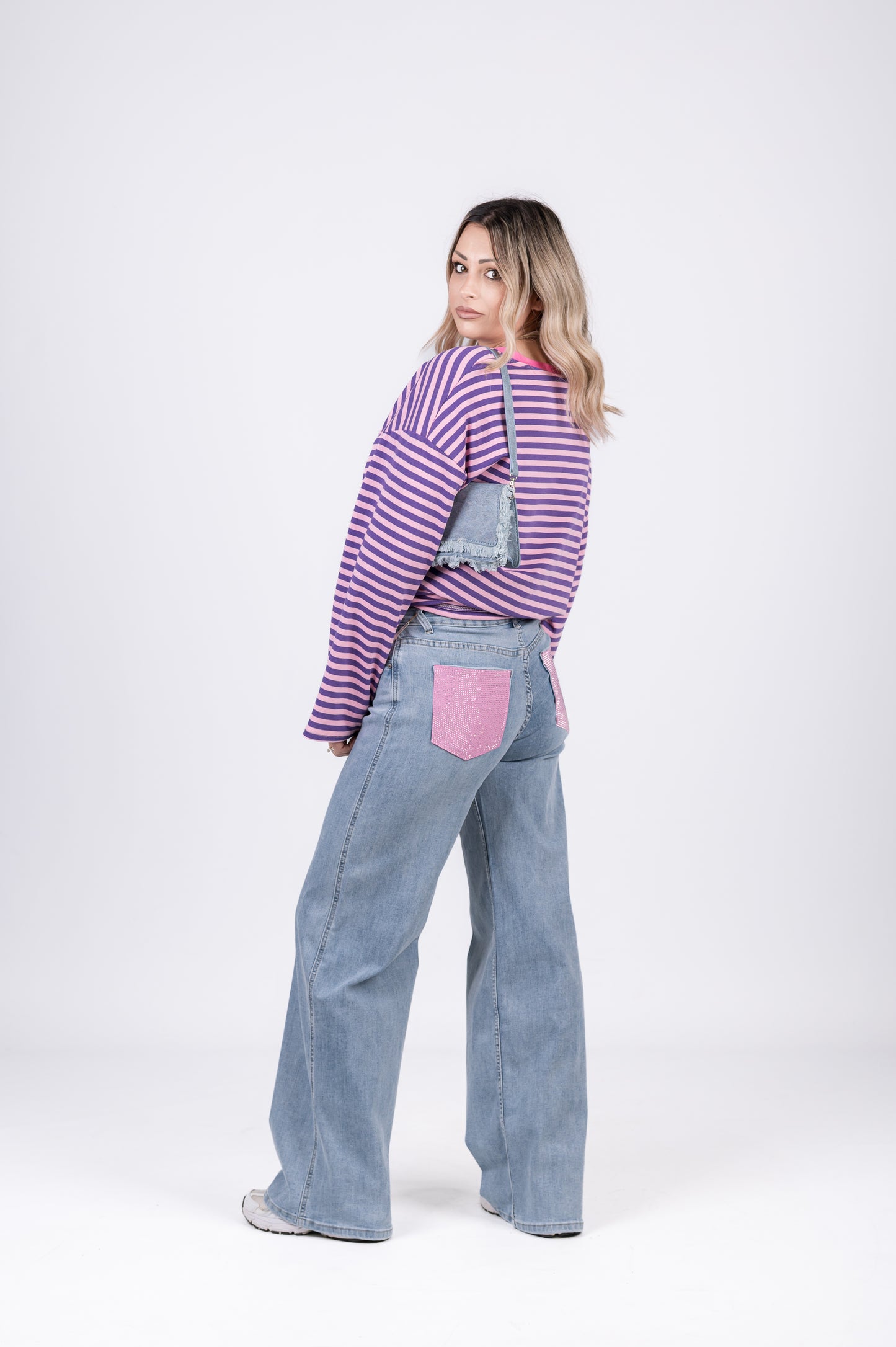 Jeans wide leg con tasche gioiello