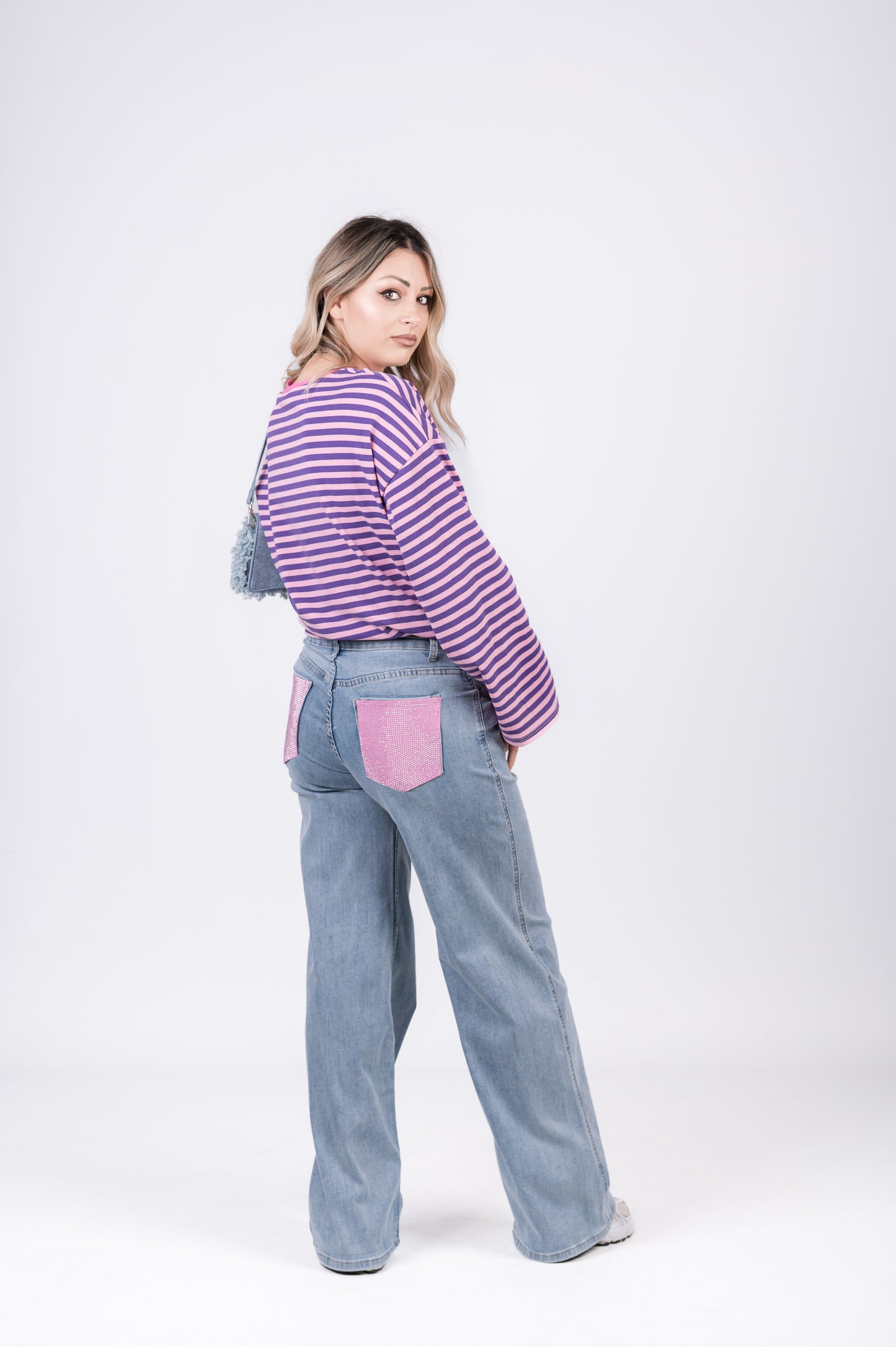 Jeans wide leg con tasche gioiello